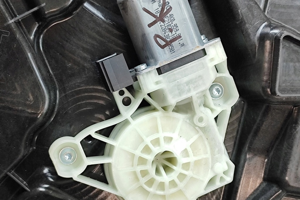 фото №6, Vw id.4 e21 передний левый подъемник стекло дверь 11a837401e электрика 195