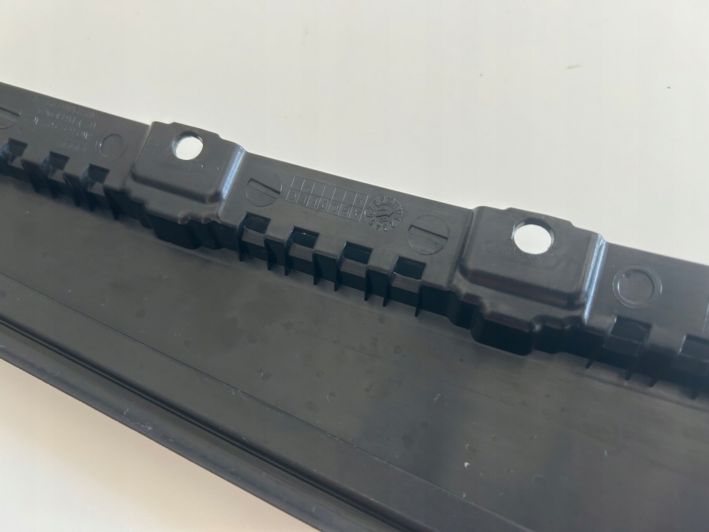 фото №15, Audi a4 rs4 b9 2018- молдинг накладка стойка b дверь правый задняя 8w0 оригинальный номер