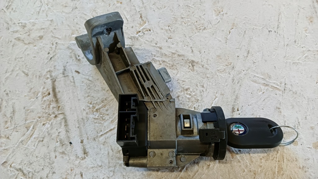 фото №1, Alfa romeo giulietta замок запалювання ключ 505255500