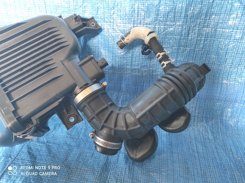 фото №3, Корпус фильтра воздуха + труба suzuki swift mk8