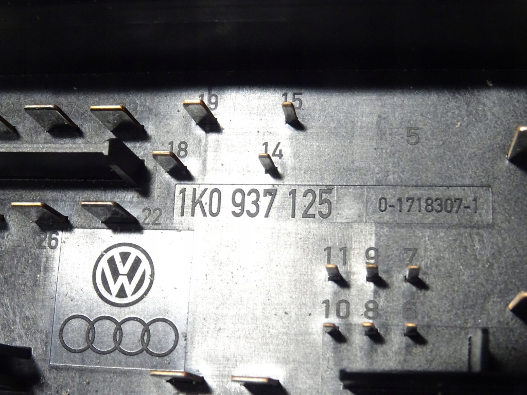 Корпус коробка запобіжників vw golf v 5 1k0 2.0 fsi blx 1k0937125 Зі Шроту
