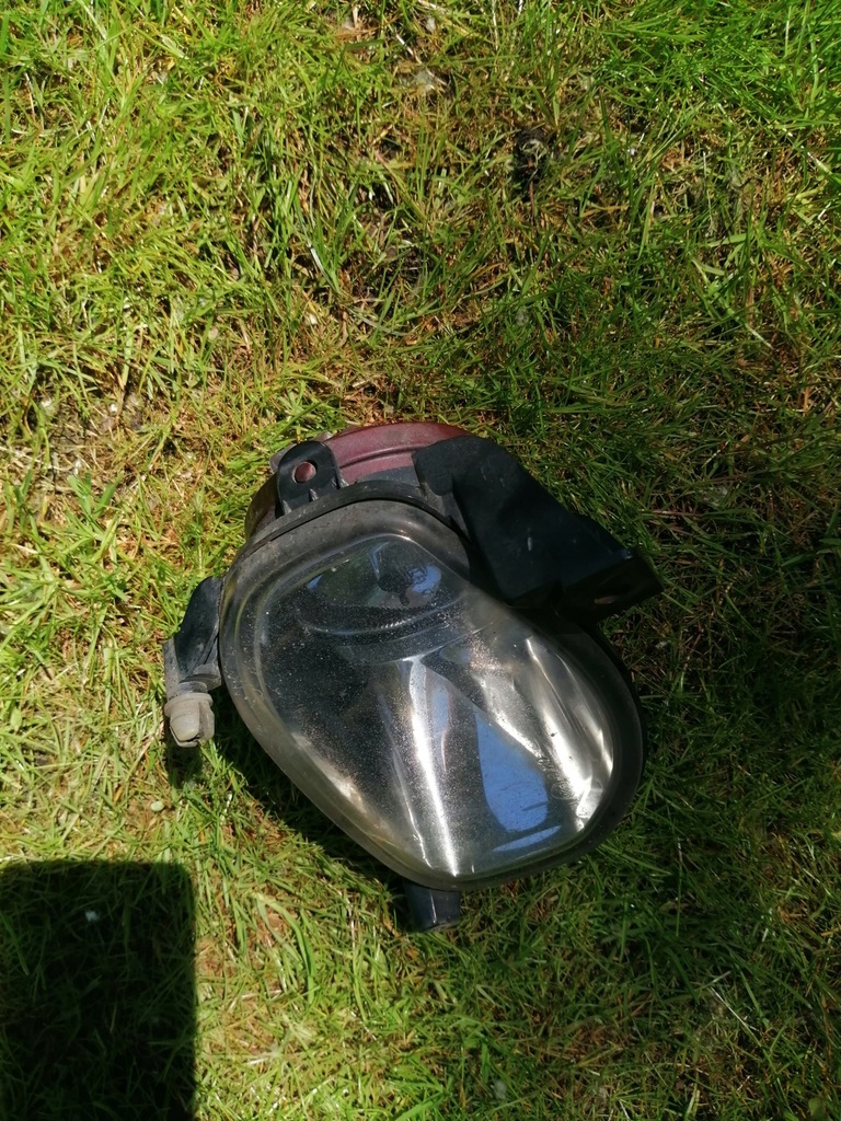 фото №1, Avensis t25 противотуманная фара правый