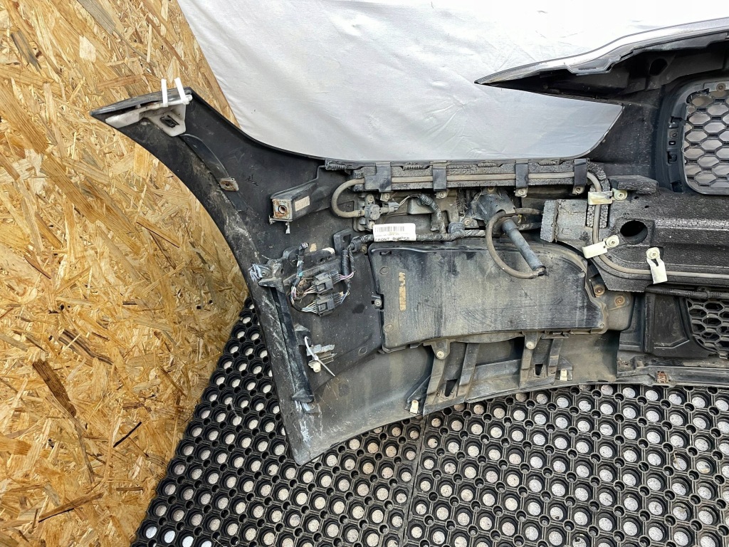 фото №16, Бампер перед передний pdc решётка радиатора jaguar xe x760 r-sport код лакокрасочного покрытия: lkh 15-