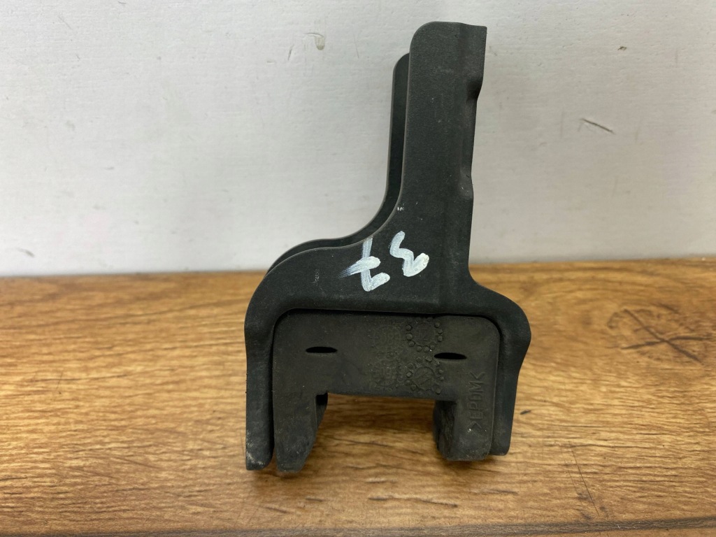 Кронштейн радиатора держатель dodge charger challenger 2015+ Киев