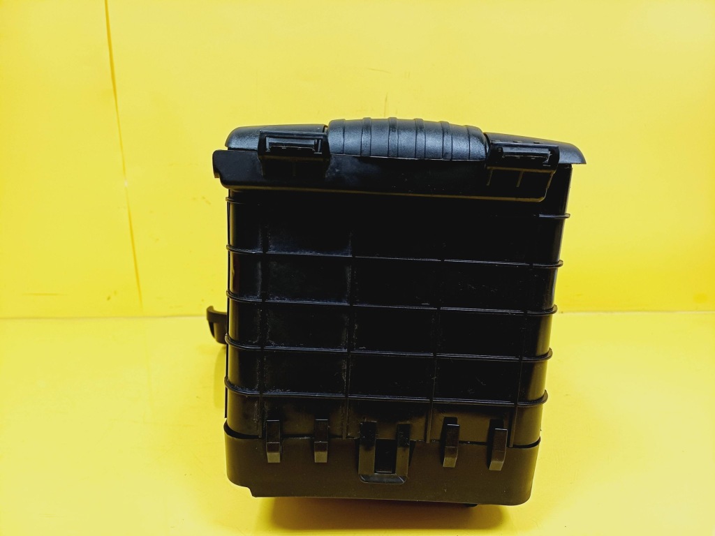 Корпус на аккумулятор комплектная vw golf v 1k0915336b / 1k0915443c nr4 Цена