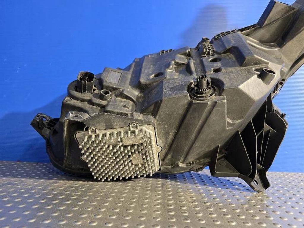 фото №14, Land rover range rover velar l560 j8a2-13w029-le лампа передняя перед правая