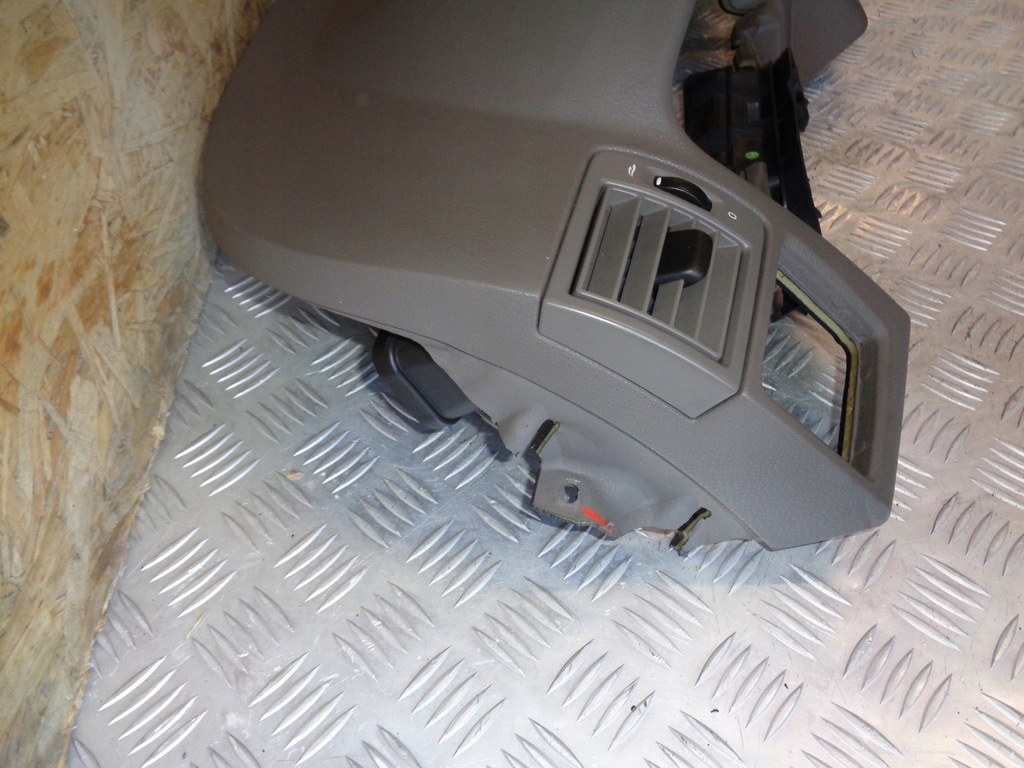 фото №7, Панель приладів консоль панель приладів volvo v50 s40 2004-