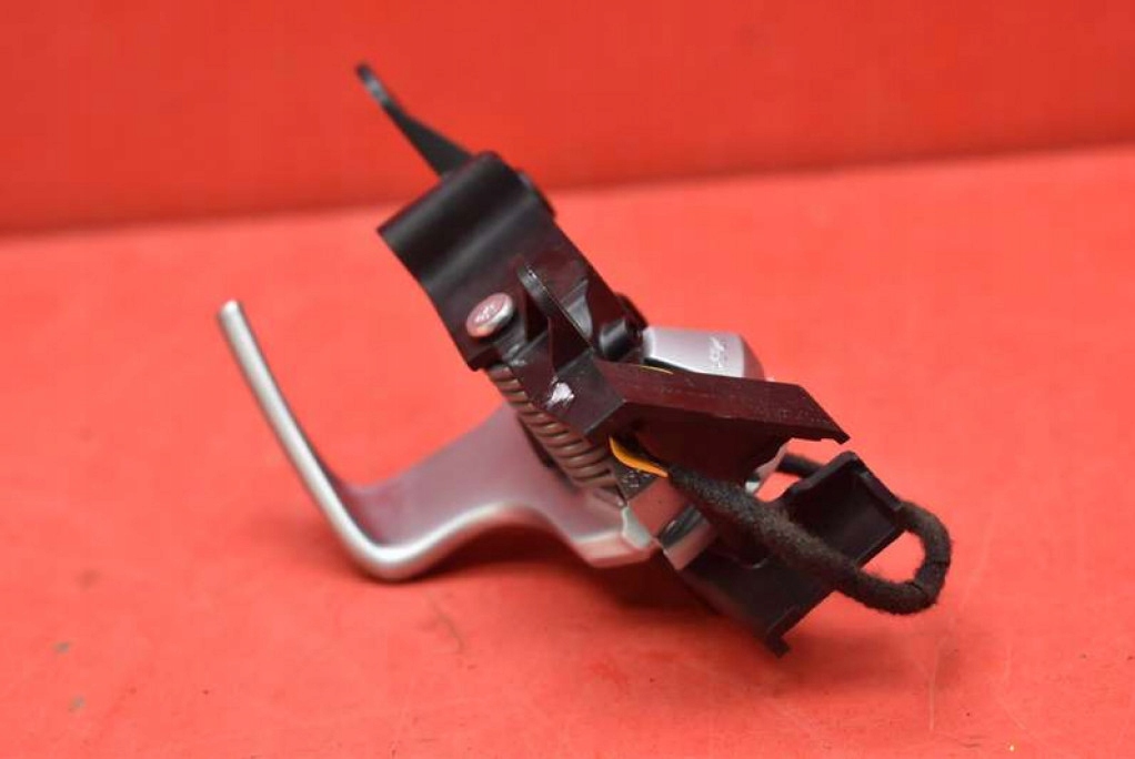 Ручка внутренняя правая перед 1008433-00-e tesla model s рестайлинг  16-21 в Украине