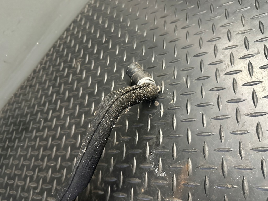 фото №8, Шланг води audi a8 d4 4.2 tdi cds 4h0121088ab