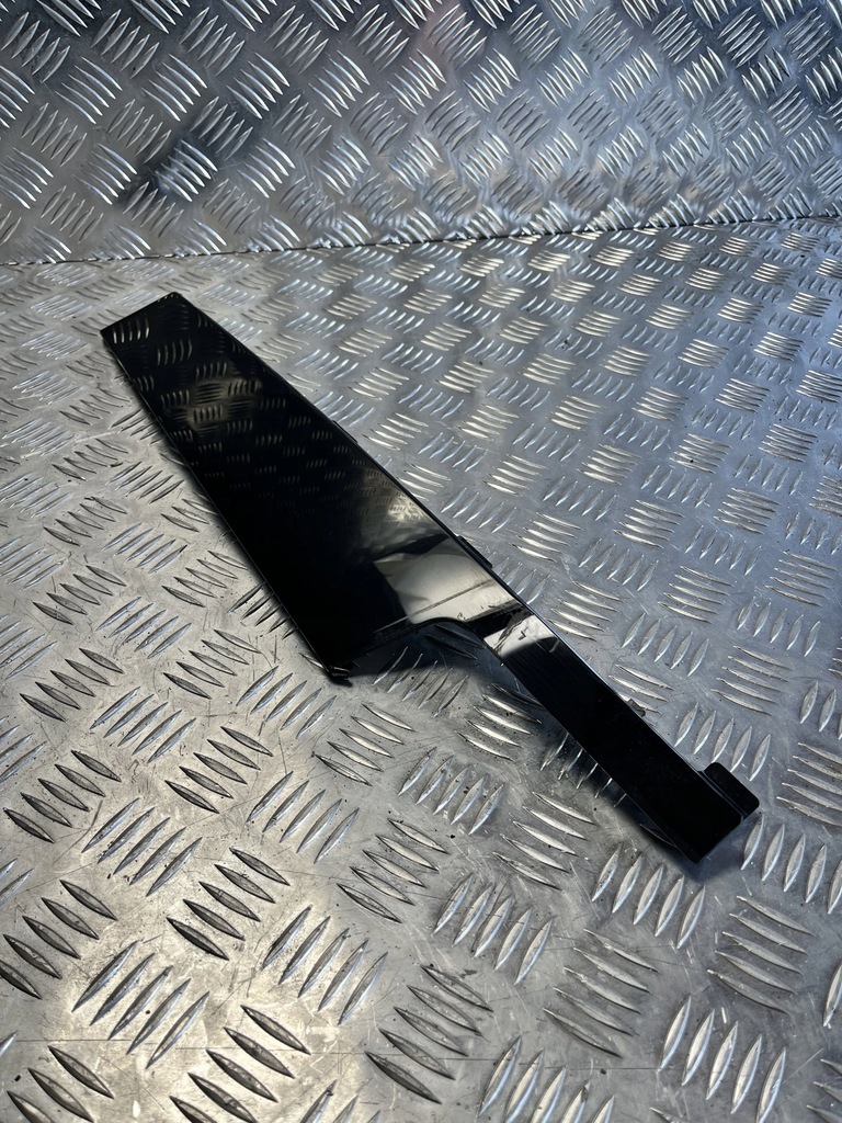 фото №1, Молдинг дверь перед правая audi a3 8y 20- sportback 8y0837902