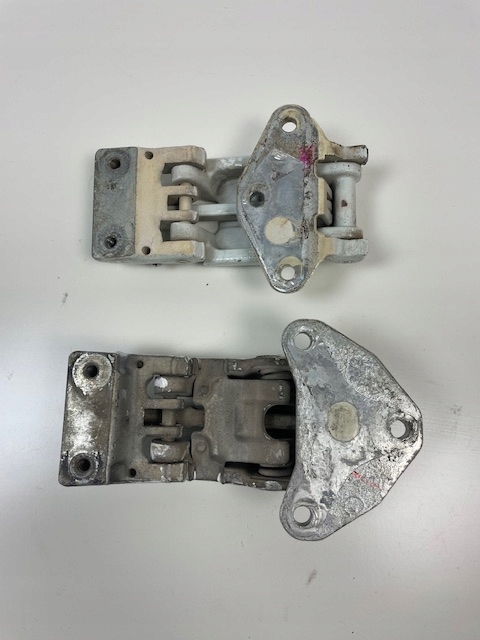 Петля дверь правое 270 комплект . iveco 2014r. 35s13 Доставка