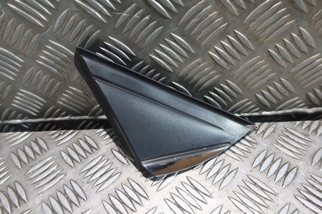 фото №1, Треугольник крыла правый заглушка молдинг правая renault megane iv 638740438r