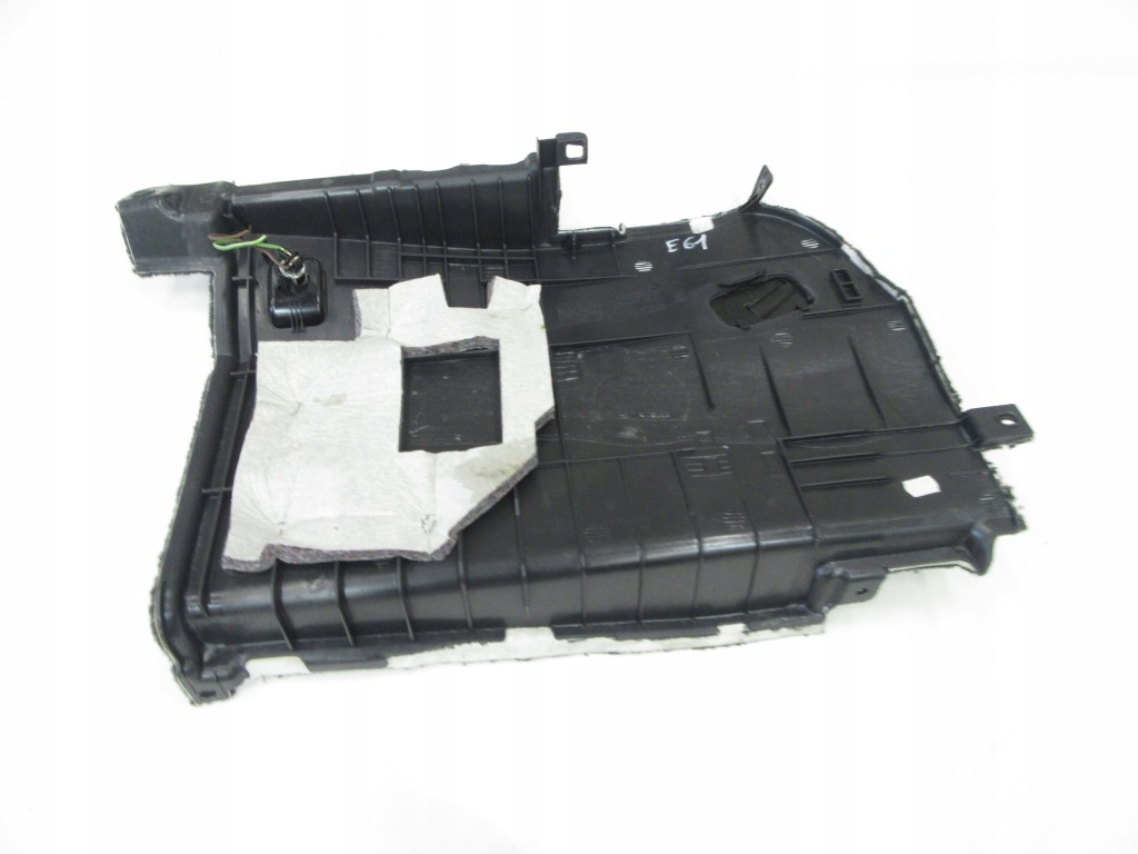 Накладка багажника карка правая обивка bmw e61 универсал Цена