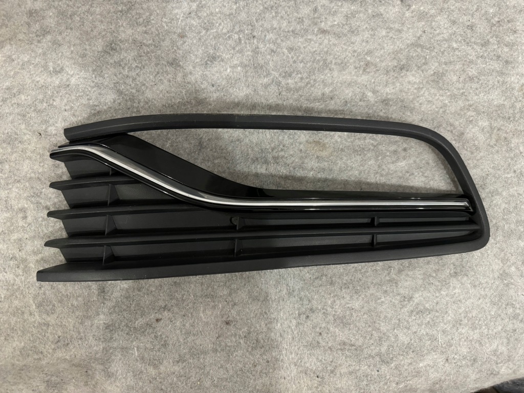 фото №1, Volkswagen оригинальный номер 6c0853665d решётка бампера