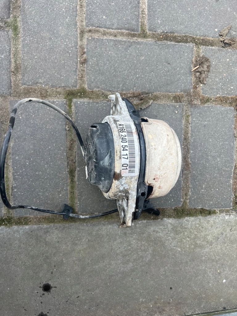 фото №1, Подушка двигуна права mercedes ml w166