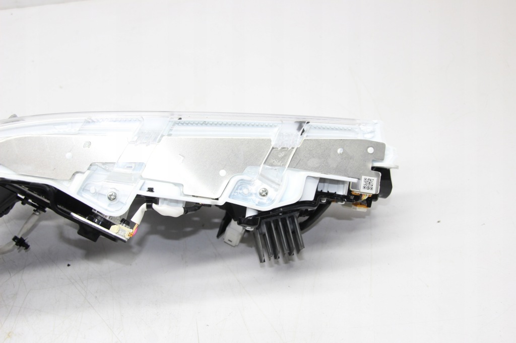 Середина вкладыш фары левый перед led mazda cx30 2019- Доставка