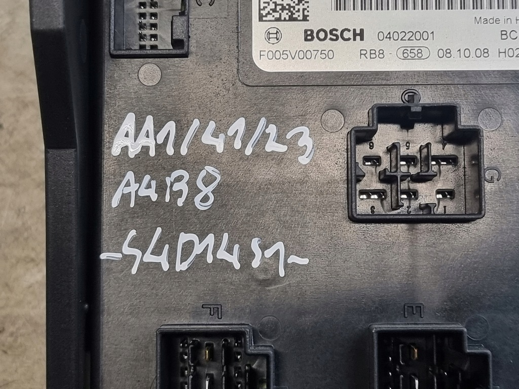 фото №9, Модуль комфорта bcm оригинальный номер 8k0907063c audi a4 b8 2.0 tdi 125kw anglik 08r