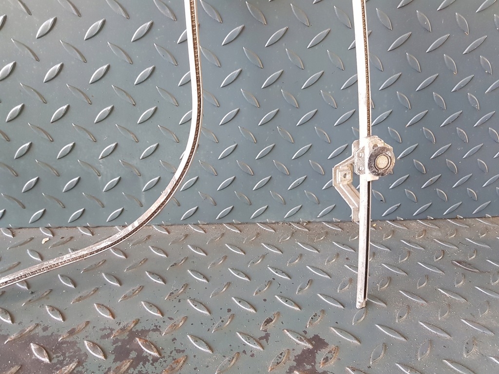 фото №13, Механизм механический стекло дверь правый задняя 1 906 860 bmw e30 sedan узкая