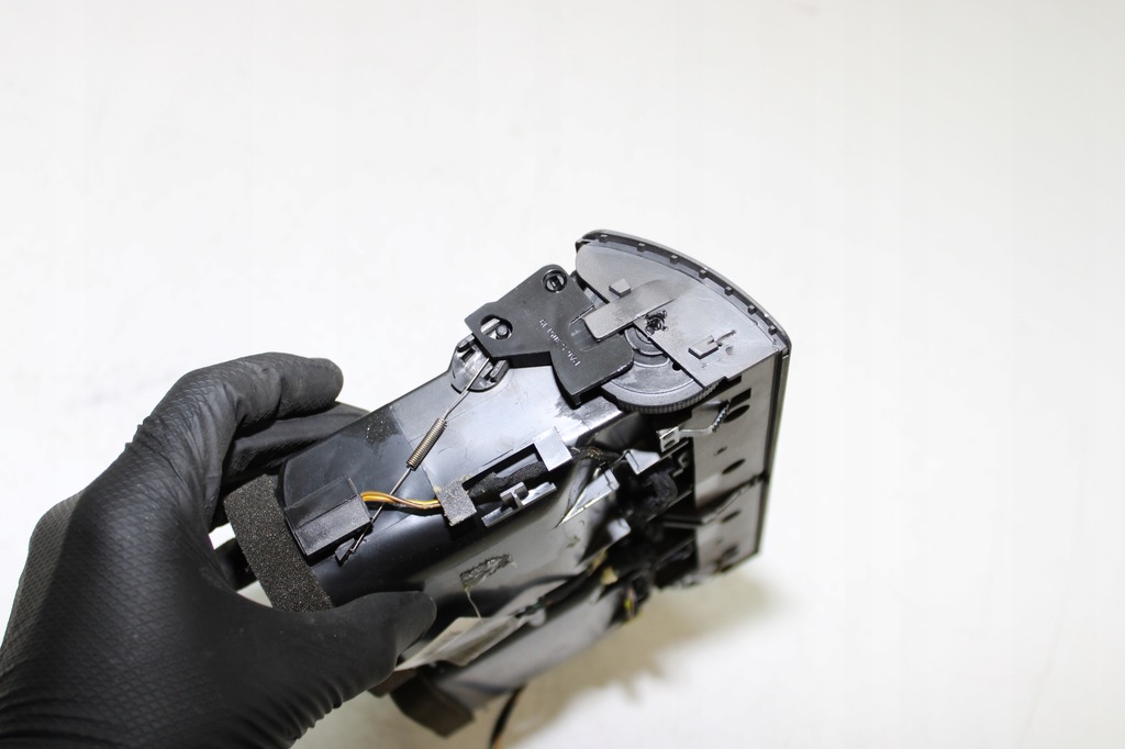 фото №5, Bmw e38 решётка обдув средняя бежевая pod климатроник