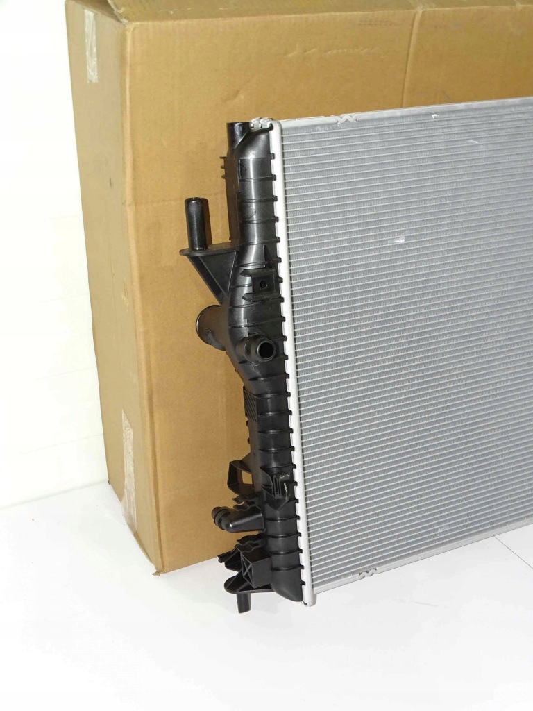 Оригінальна радіатор води jaguar f-type 3.0 5.0 Київ