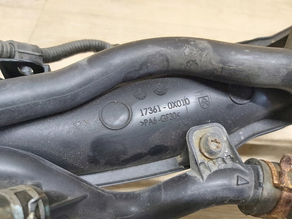 фото №5, Toyota verso auris avensis t27 труба воздухозаборник воздуха 1,6 2,0 d4d