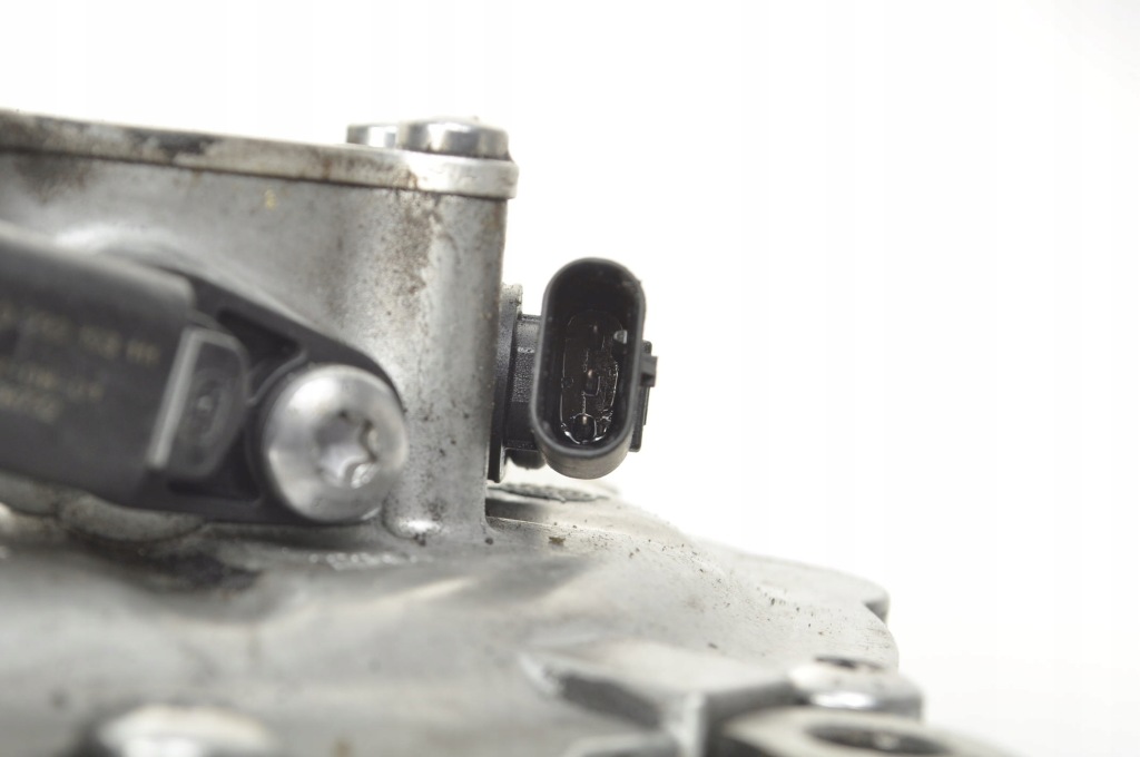 Купити Volvo v60 2.4 d6 plug-in hybrid генератор 36050604 31473906 30659150