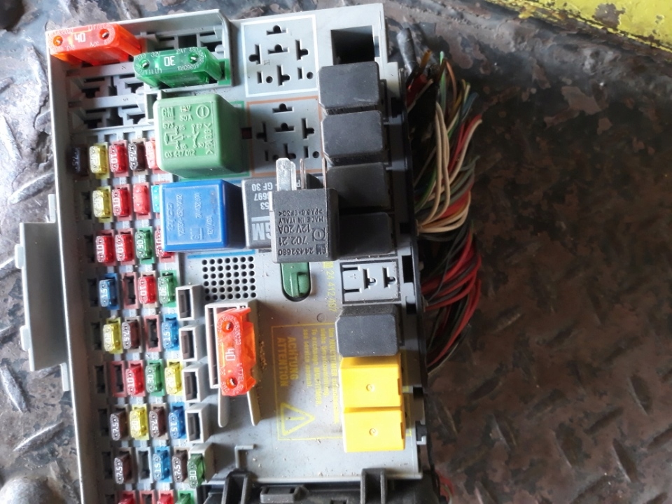 фото №10, Коробка реле запобіжники opel astra g zafira a 24431677 24431679