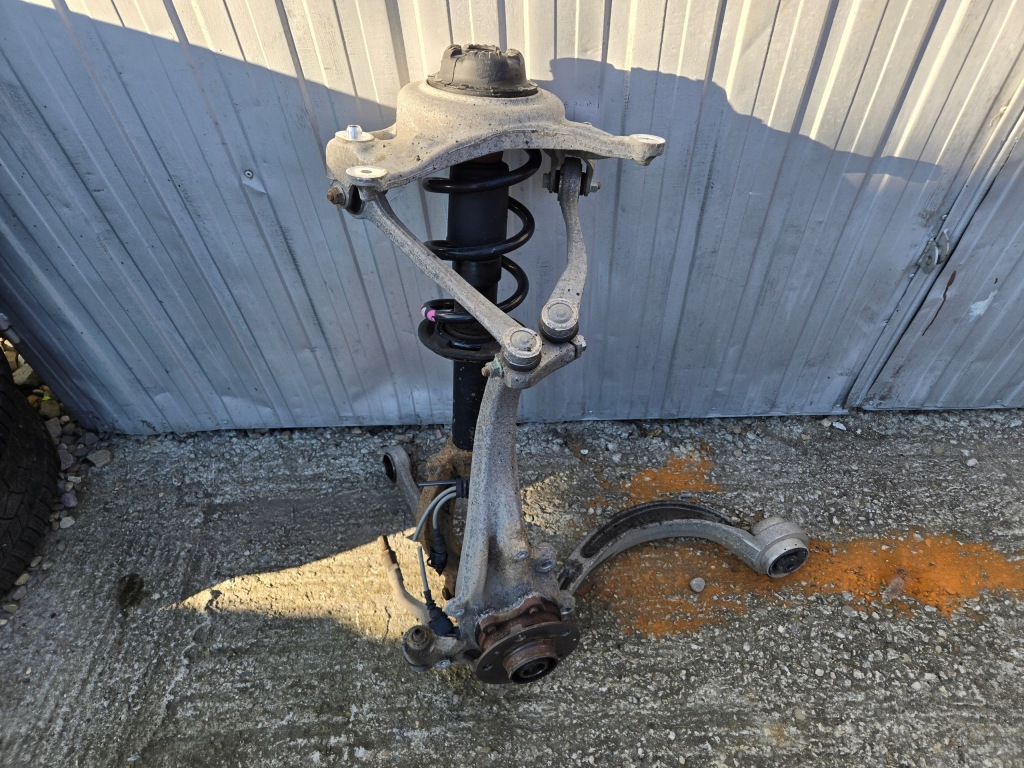 фото №1, Audi a4 b8 2.0tdi поворотный кулак левый перед комплектная