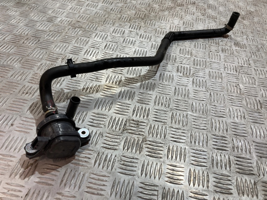 Купити Насос води toyota yaris iv 20- 1.5 hybrid