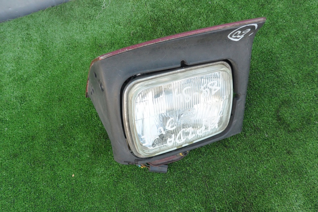 фото №1, Mazda 323f права лампа