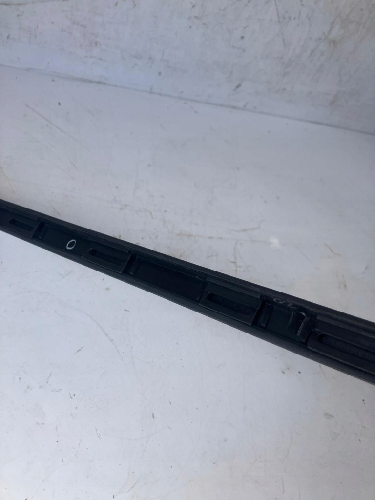 Рамка молдинг верхній двері лівий перед citroen c4 grand picasso 2 9677102180 Зі Шроту