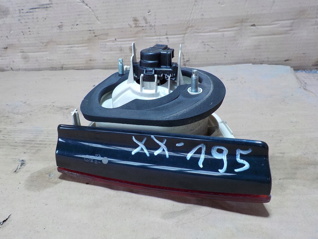 фото №1, Vw jetta 1.9 tdi 2006 лампа левая задняя крышки