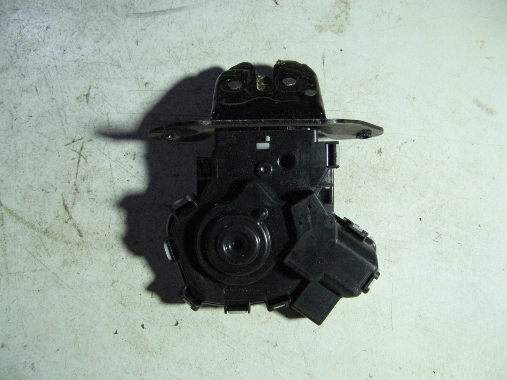 фото №1, Mazda 2 dj 14- замок кришки багажника