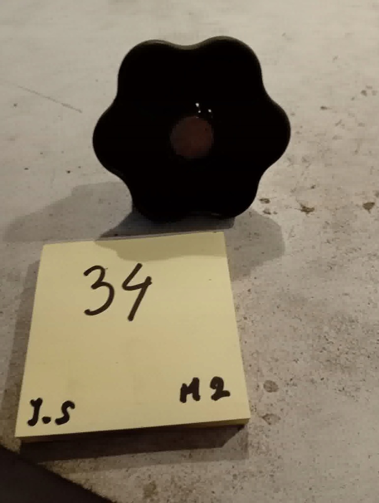 фото №1, Volvo v40 30819077 болт колеса запасного