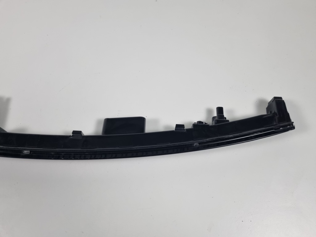 Купити Mercedes eqa w243 лампа передня середня накладка led a2439063200