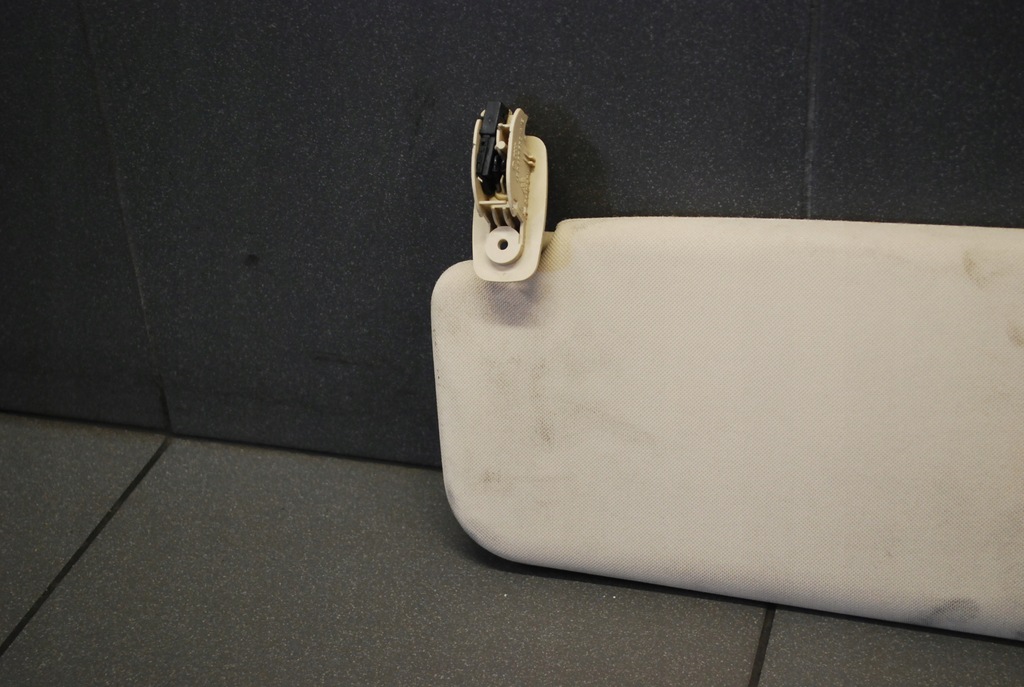 фото №6, Козырёк правый audi a6 c5 bananowy 4b0857552