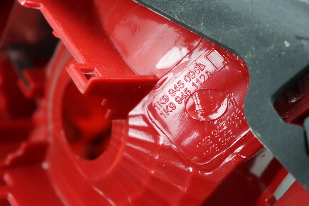 Vw golf v фара правая задняя задняя универсал европа 1k9945096d Киев