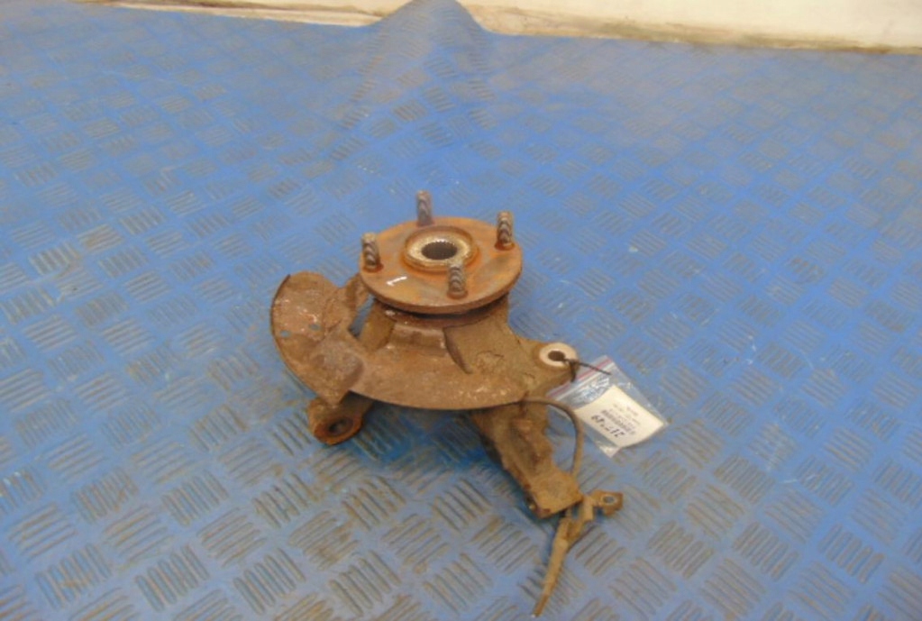 фото №1, Mazda 323f lift 1.6 16v поворотный кулак левый перед