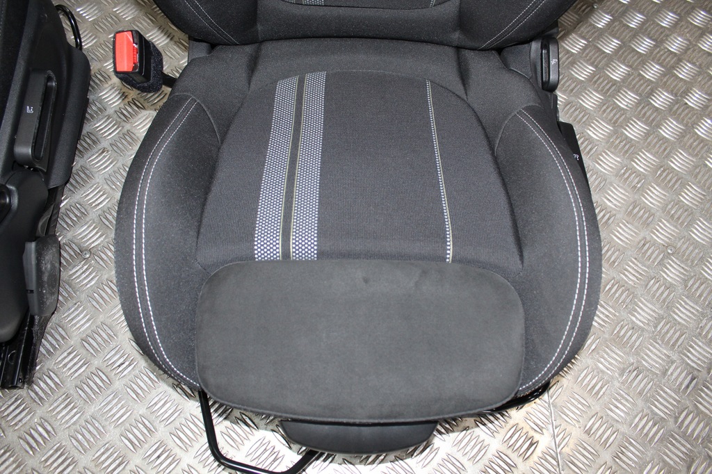 фото №10, Mini f54 jcw clubman обивка сиденья заднее сиденье alcantara