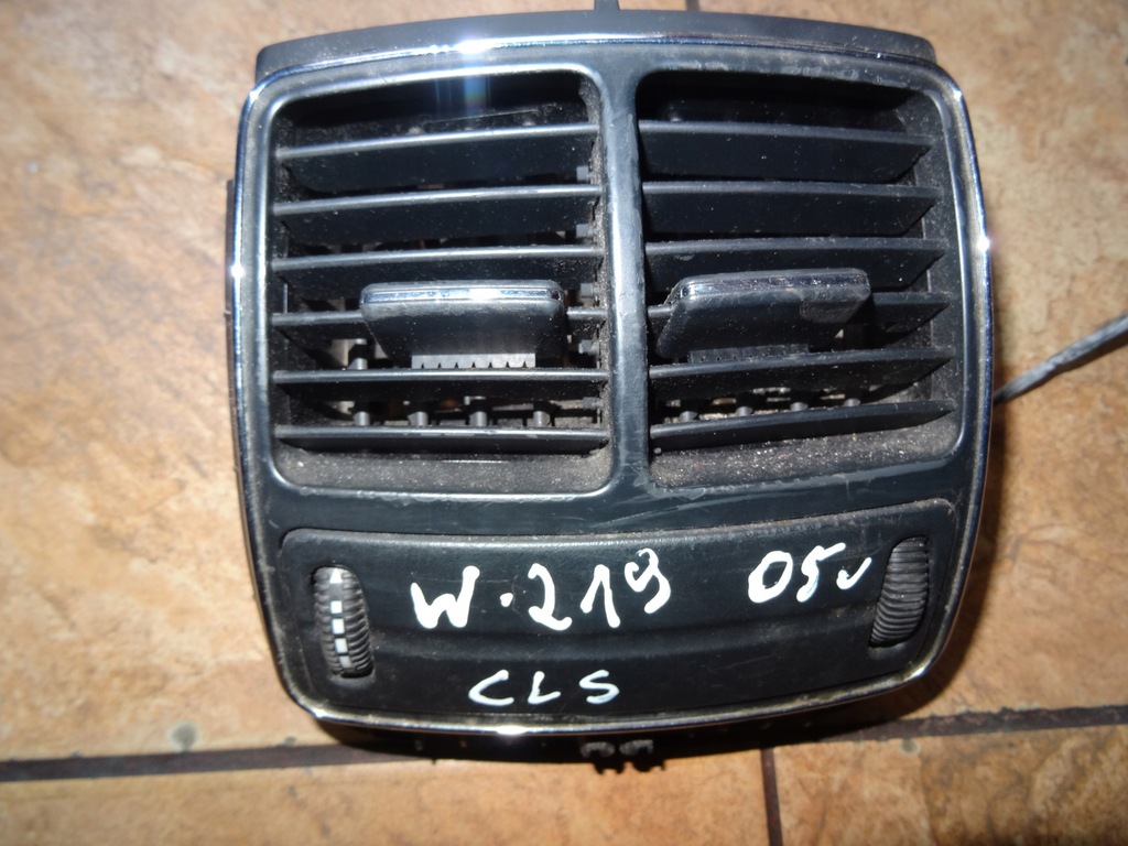 фото №1, W219 cls 3.5 05' решётка обдув 2118302154