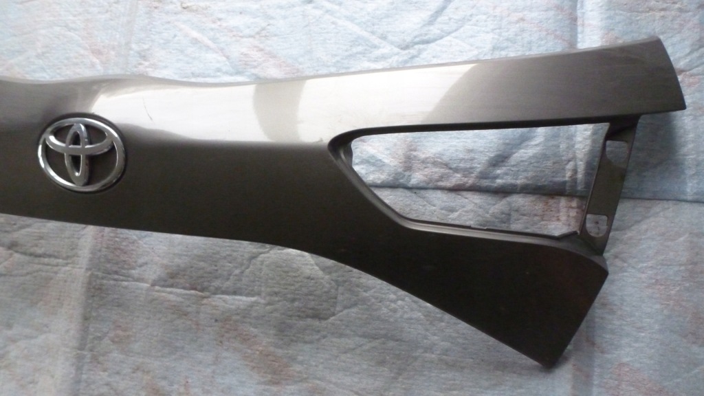 фото №4, Toyota yaris iii накладка крышки задний 76801-0db20