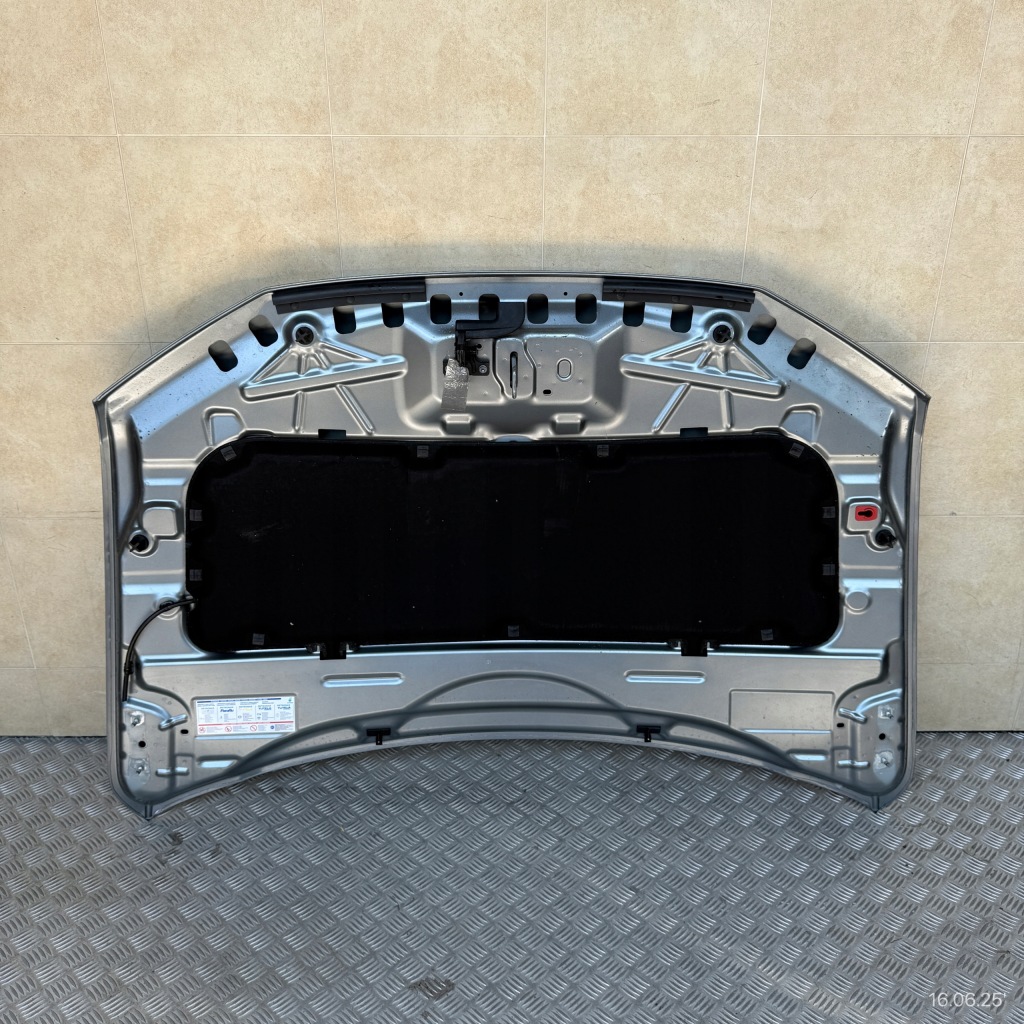 Капот передняя комплектная jeep avenger 2023 год в Украине