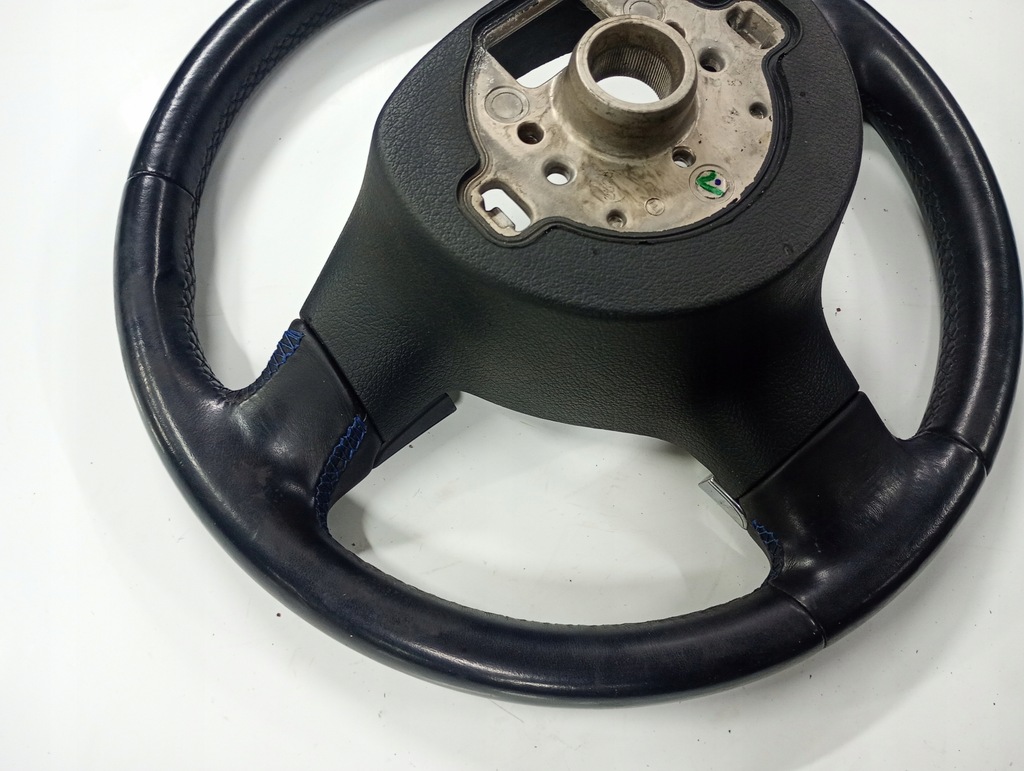 фото №15, Vw golf v + plus воздуховод обшита кожаный руль колесо руля