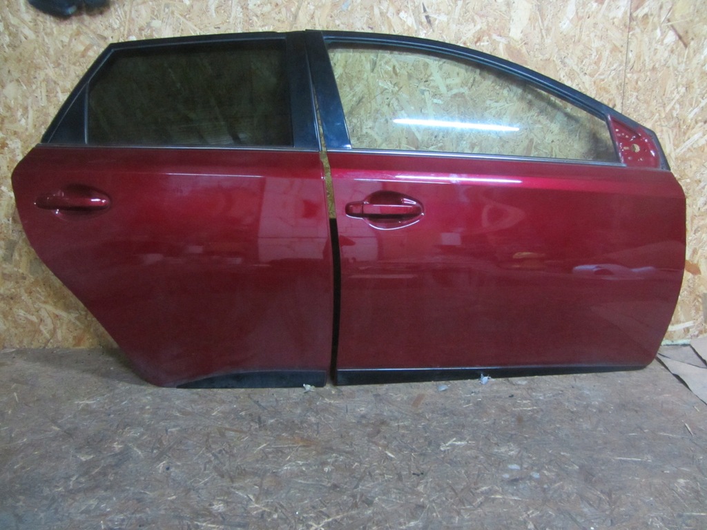 фото №1, Дверь правое перед задняя toyota auris kombi 3t3 13-18