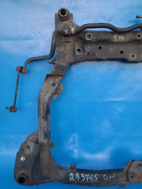 Балка передня підвіска 62405-1h021 kia ceed 06-12 Оригінал