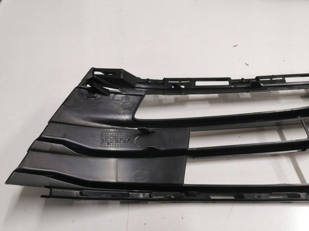 Решётка бампера передний bmw 5 g30/g31 левая 202. Оригинал