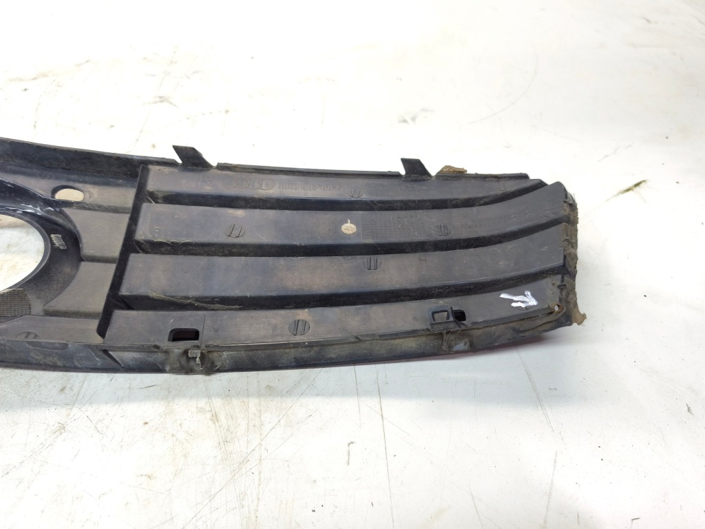 Решётка решётка радиатора бампера правая audi a4 b8 8k0807682a с Разборки