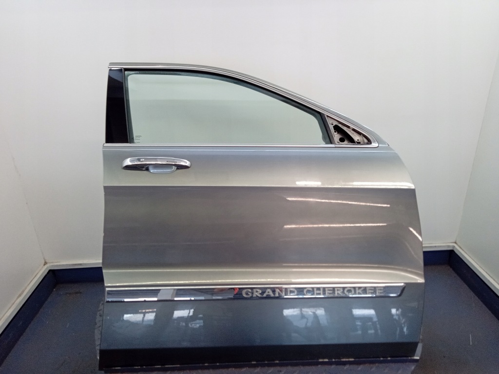 фото №1, Grand cherokee wk2 двері перед праве pdm