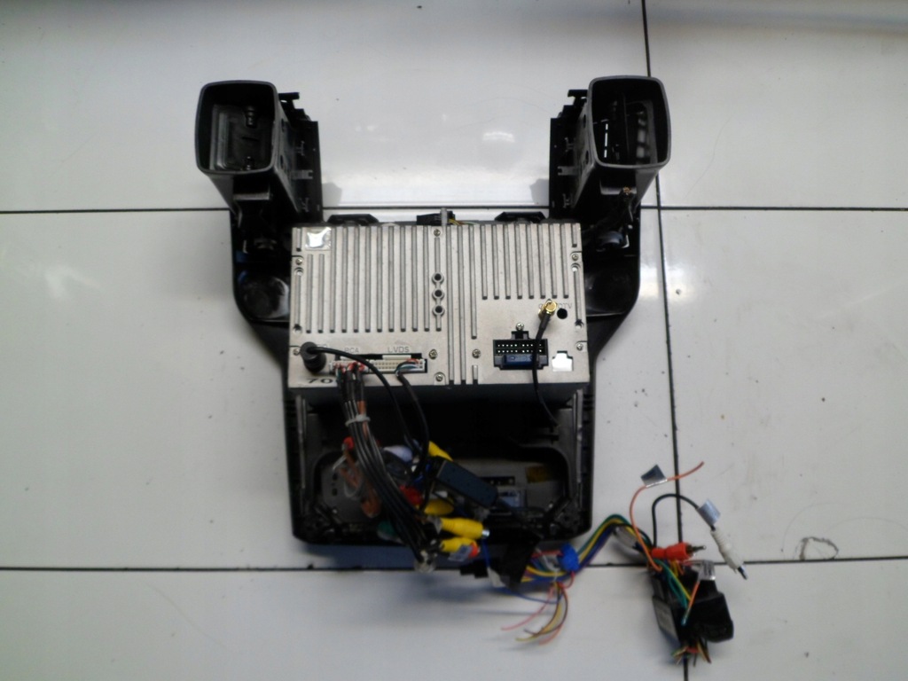 фото №3, Opel zafira b панель средний радио навигация