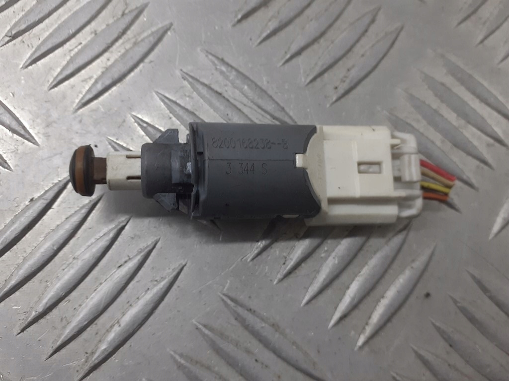 фото №1, Датчик света стоп стоп-сигнал renault scenic ii 8200168238